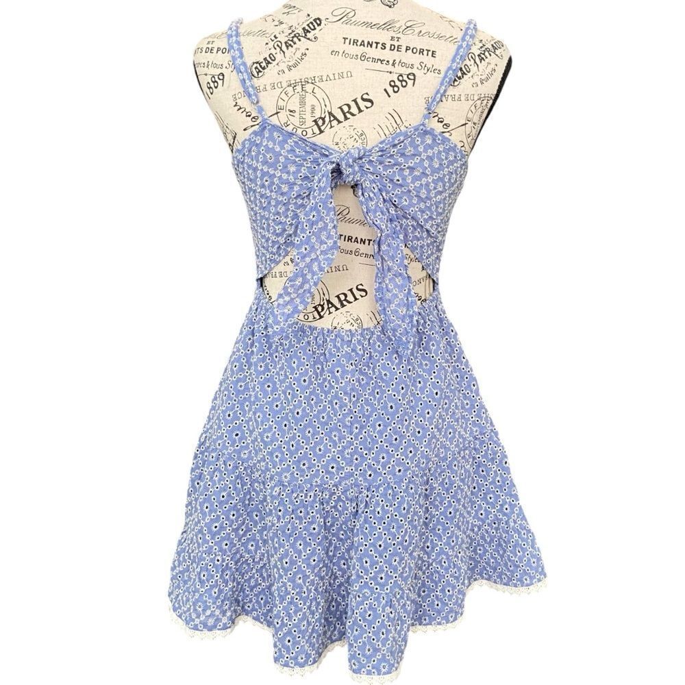 Xtraordinary Sleeveless Spaghetti Strap Eyelet Mini Dress in Size Medium - Picture 5 of 15